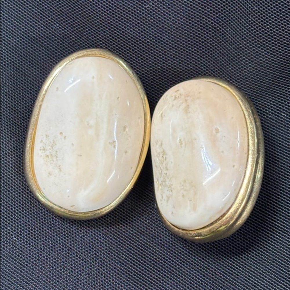 Large Vintage GIVENCHY Cream Simulated Stone (Resin) Clip Earrings - Picture 1 of 9